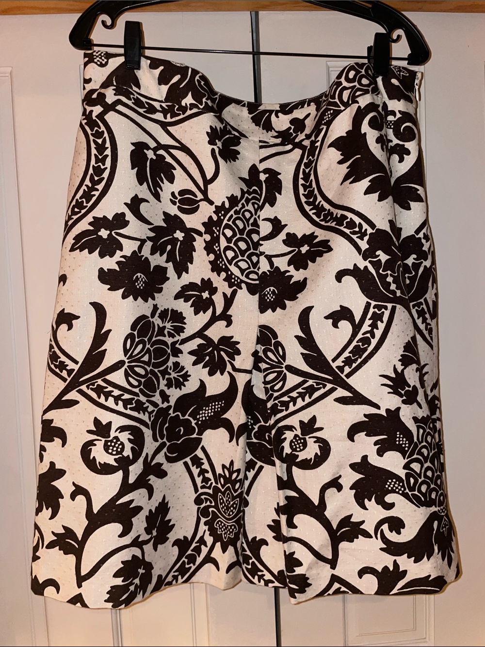 LOFT and Cream 80% Linen 40% Cotton Floral A-Line Skirt W/Pleated Front. Size 16